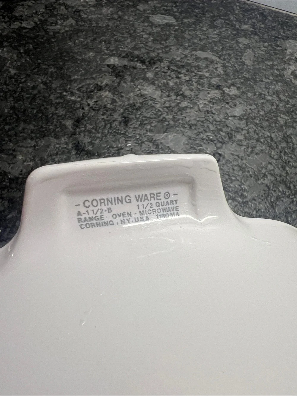 Corningware Winter Frost casserole with lid. Very good condition. 1 1/2 qt.